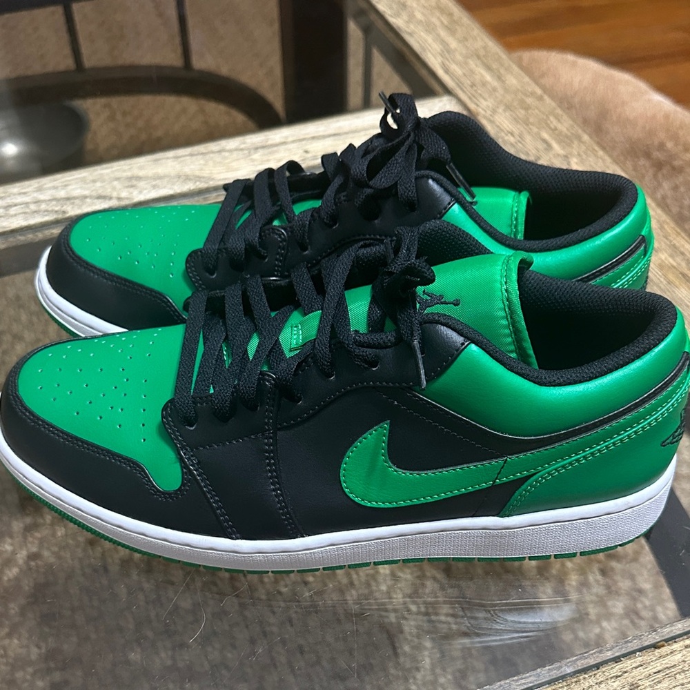 Nike Green and Black Sneakers